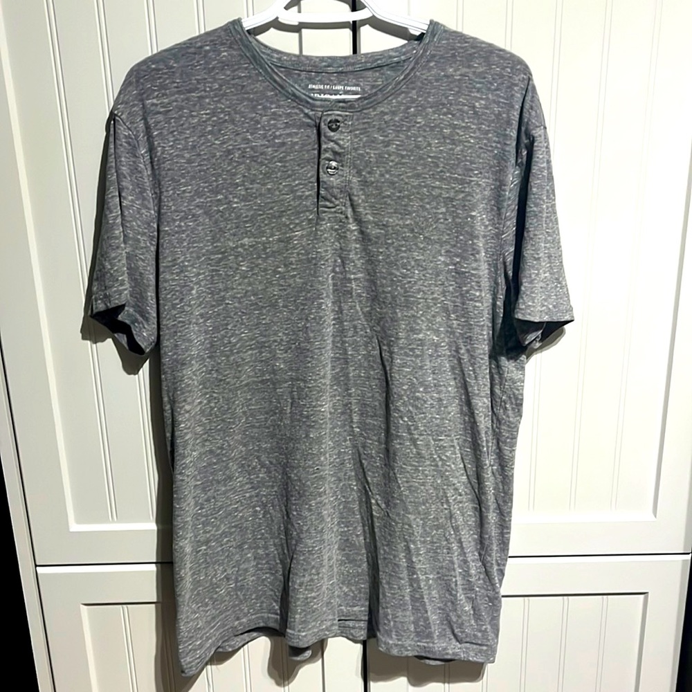 excellent condition american eagle tee shirt